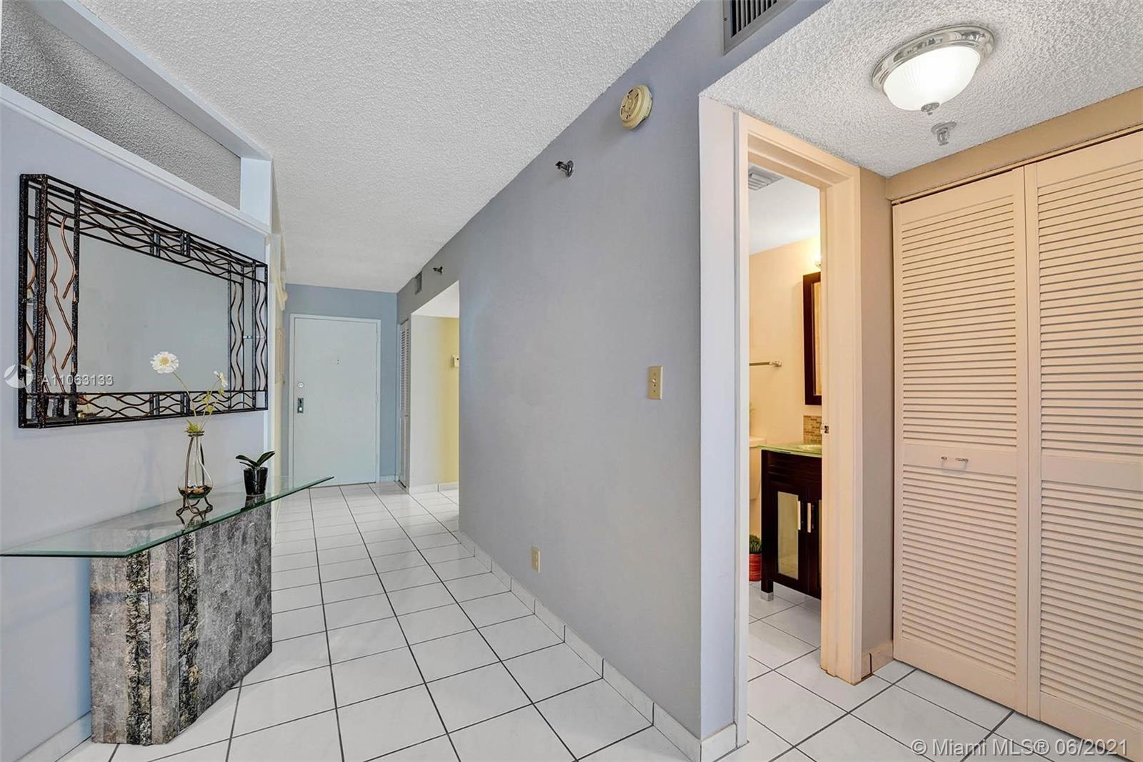 2401 Collins Avenue, Unit 710 Miami Beach, FL 33140 - Photo 12 of 41