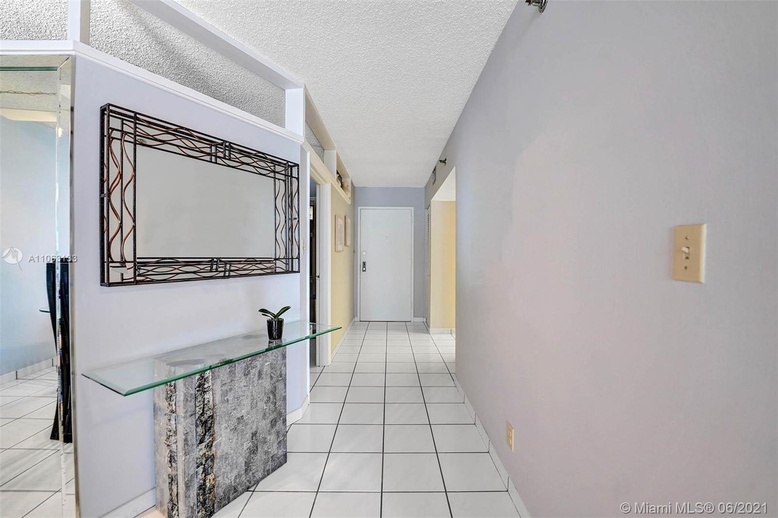 2401 Collins Avenue, Unit 710 Miami Beach, FL 33140 - Photo 14 of 41