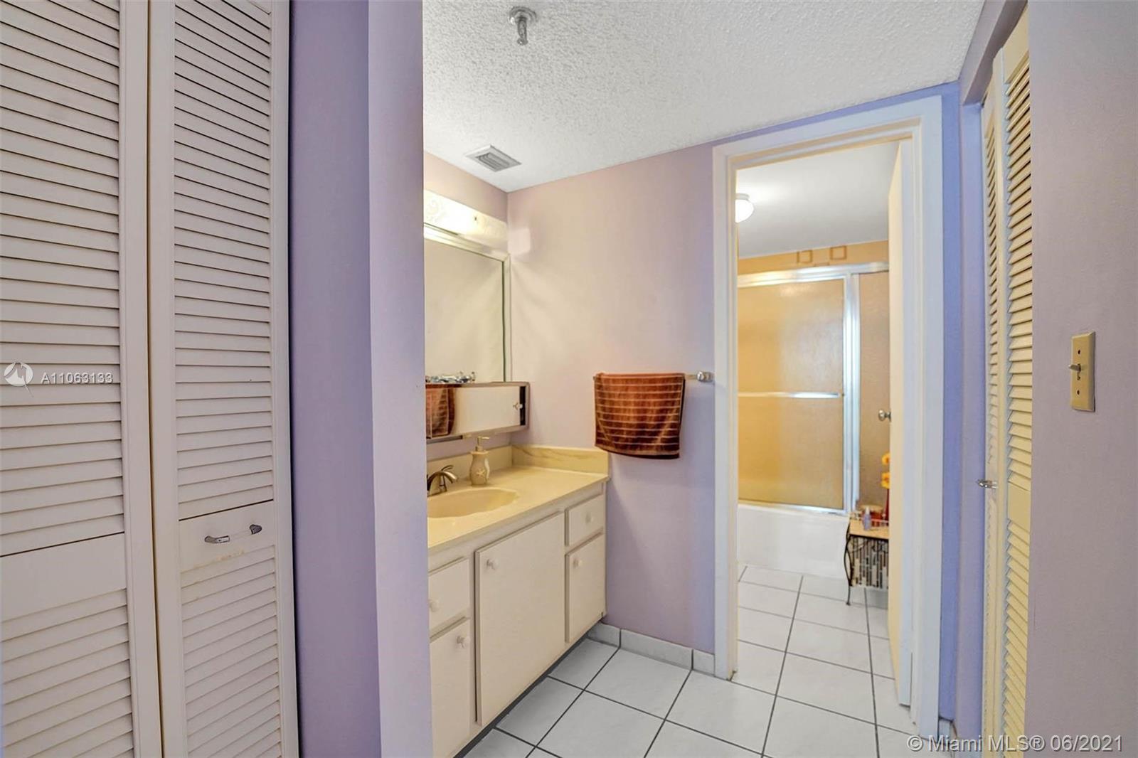 2401 Collins Avenue, Unit 710 Miami Beach, FL 33140 - Photo 23 of 41