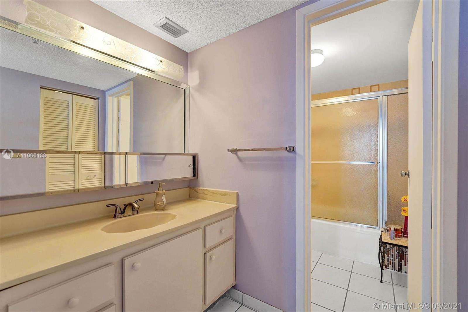 2401 Collins Avenue, Unit 710 Miami Beach, FL 33140 - Photo 24 of 41