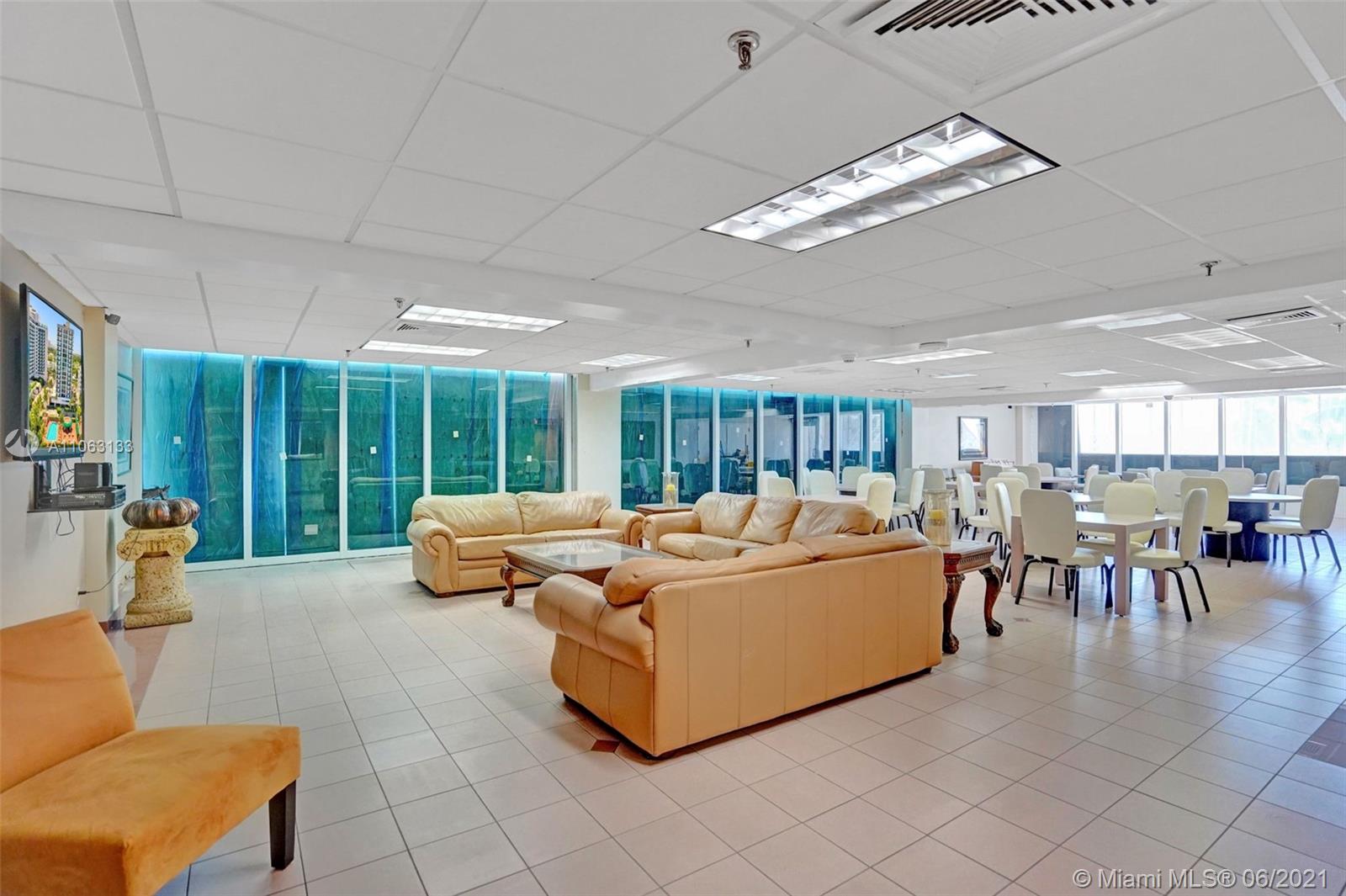 2401 Collins Avenue, Unit 710 Miami Beach, FL 33140 - Photo 33 of 41
