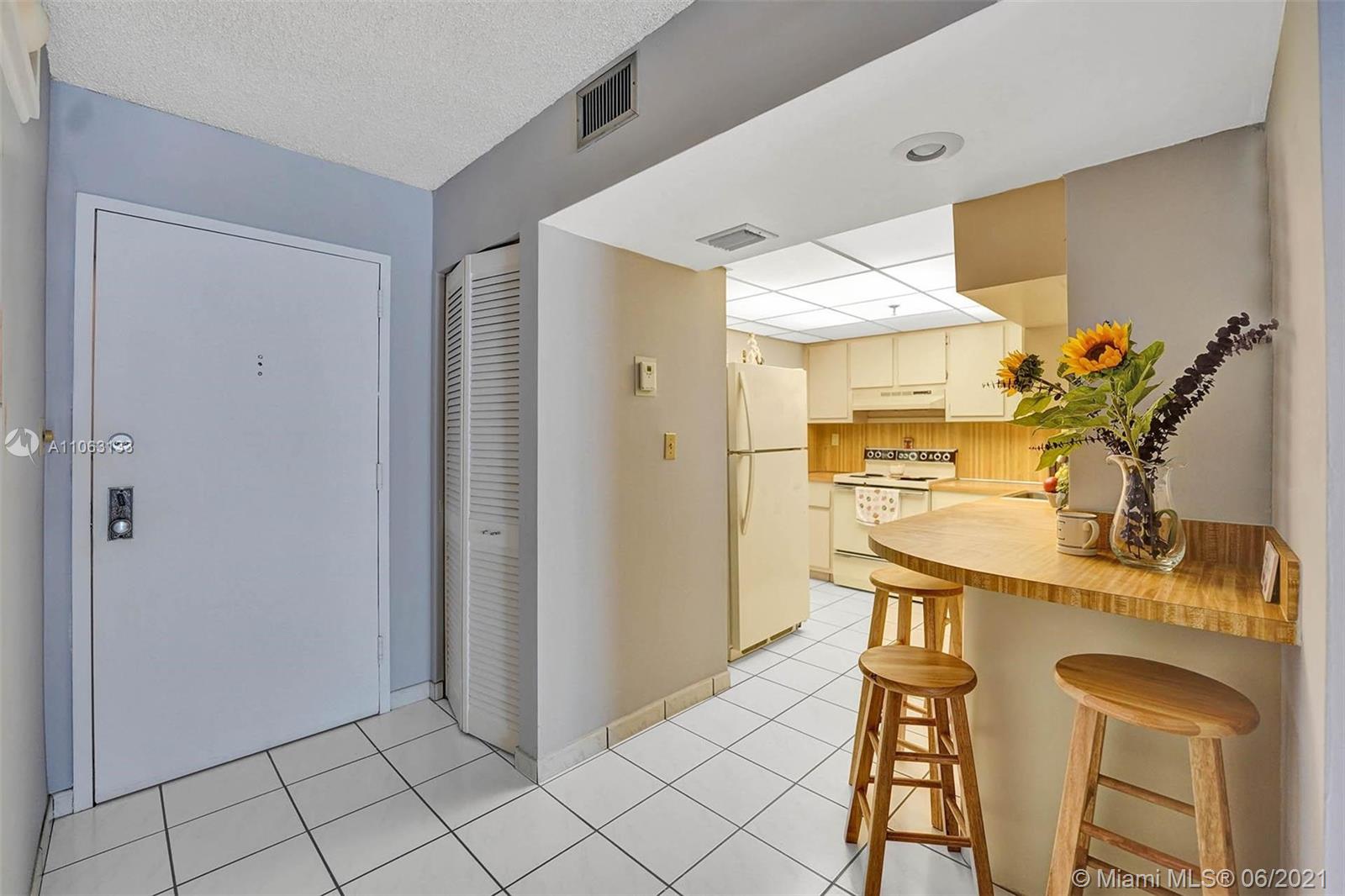 2401 Collins Avenue, Unit 710 Miami Beach, FL 33140 - Photo 9 of 41