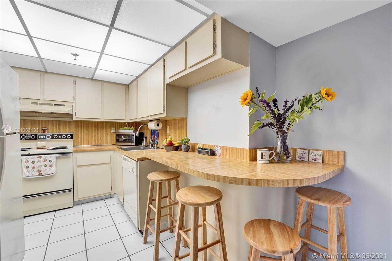 2401 Collins Avenue, Unit 710 Miami Beach, FL 33140 - Photo 10 of 41