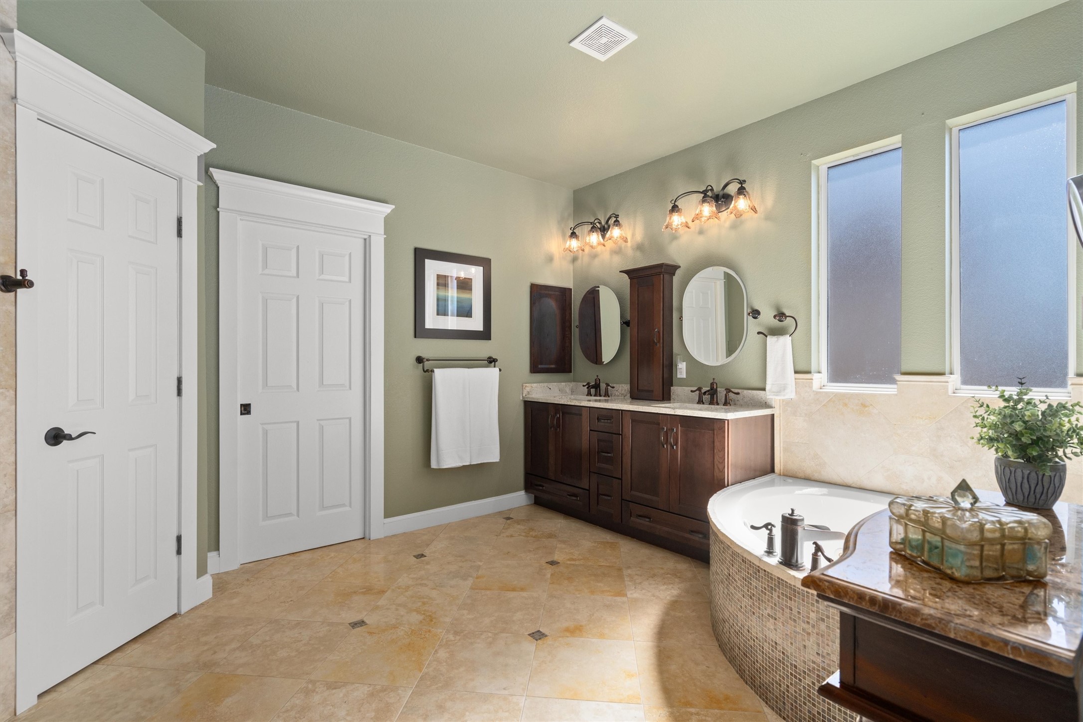 3105 Castellano Way Cedar Park, TX 78613 - Photo 24 of 40 Full bath featuring double vanity and a garden tub