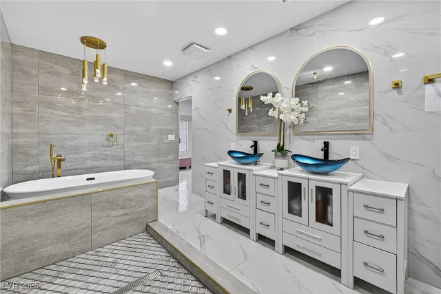 $760,000 | 431 North Fogg Street, Las Vegas, NV 89110