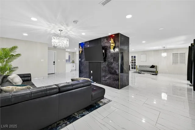 $760,000 | 431 North Fogg Street, Las Vegas, NV 89110