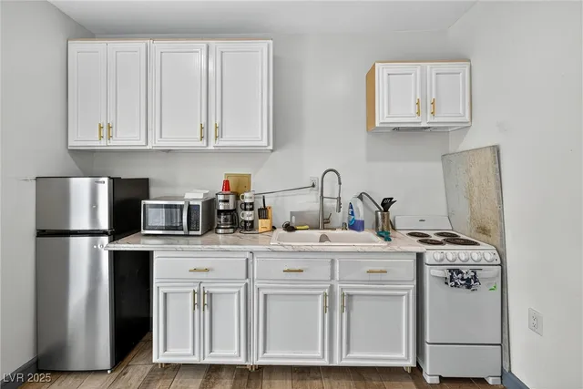 $760,000 | 431 North Fogg Street, Las Vegas, NV 89110