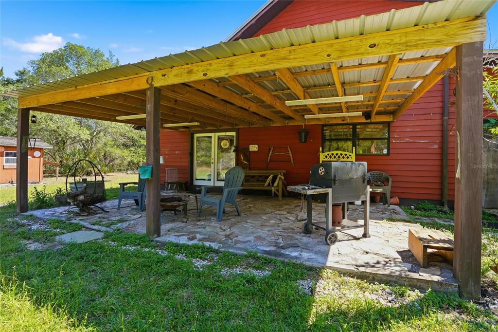 596 Highway 20 Palatka, FL 32177 - Photo 4 of 49 a view of a backyard with table and chairs under an umbrella
