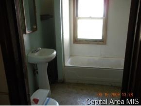 1221 East Ash Street Springfield, IL 62703 - Photo 4 of 12