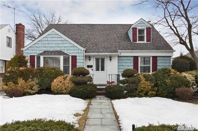 232 Wardwell Road Mineola, NY 11501 - Photo 1 of 1 232 Wardwell Rd front view