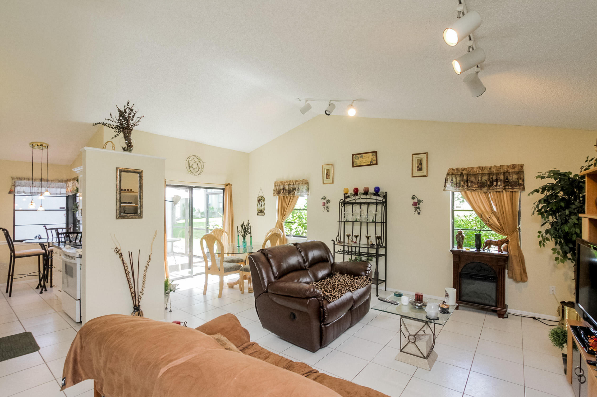 23290 Southwest 58th Avenue, Unit D Boca Raton, FL 33428 - Photo 4 of 27 0010