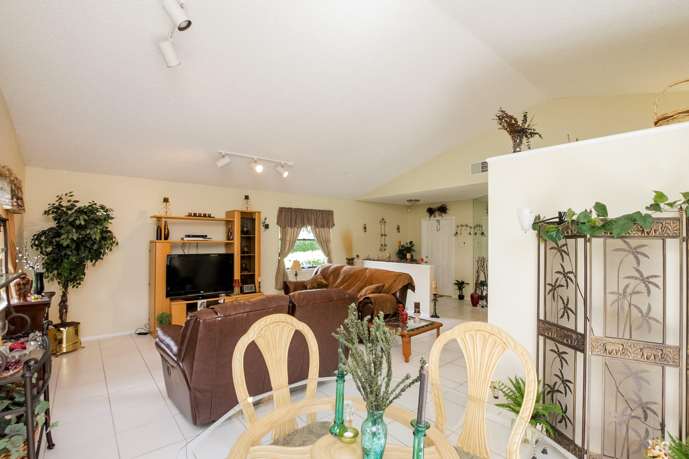 23290 Southwest 58th Avenue, Unit D Boca Raton, FL 33428 - Photo 5 of 27 0016