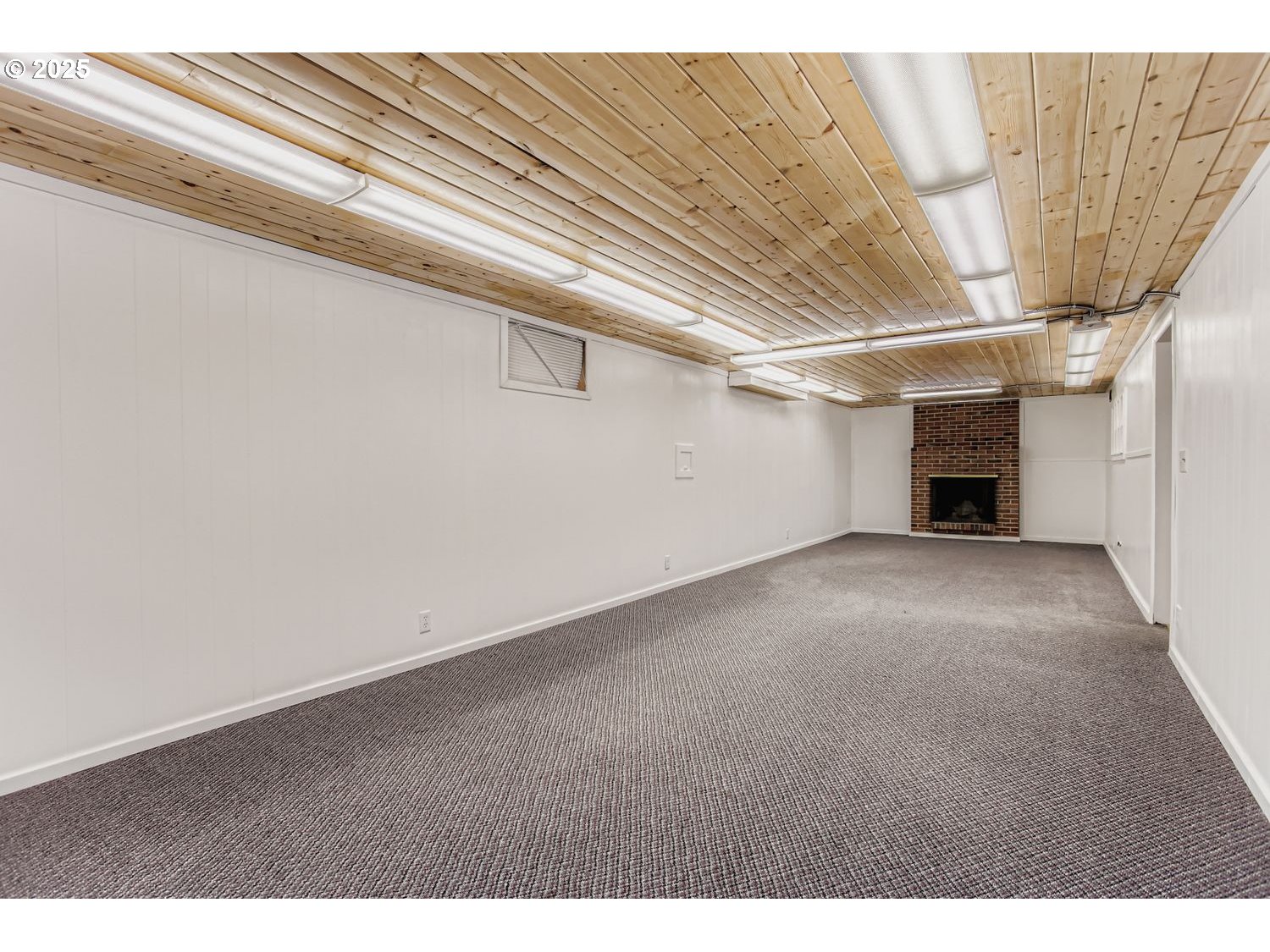 10832 Southeast Stephens Street Portland, OR 97216 - Photo 20 of 36 a view of empty room with fireplace