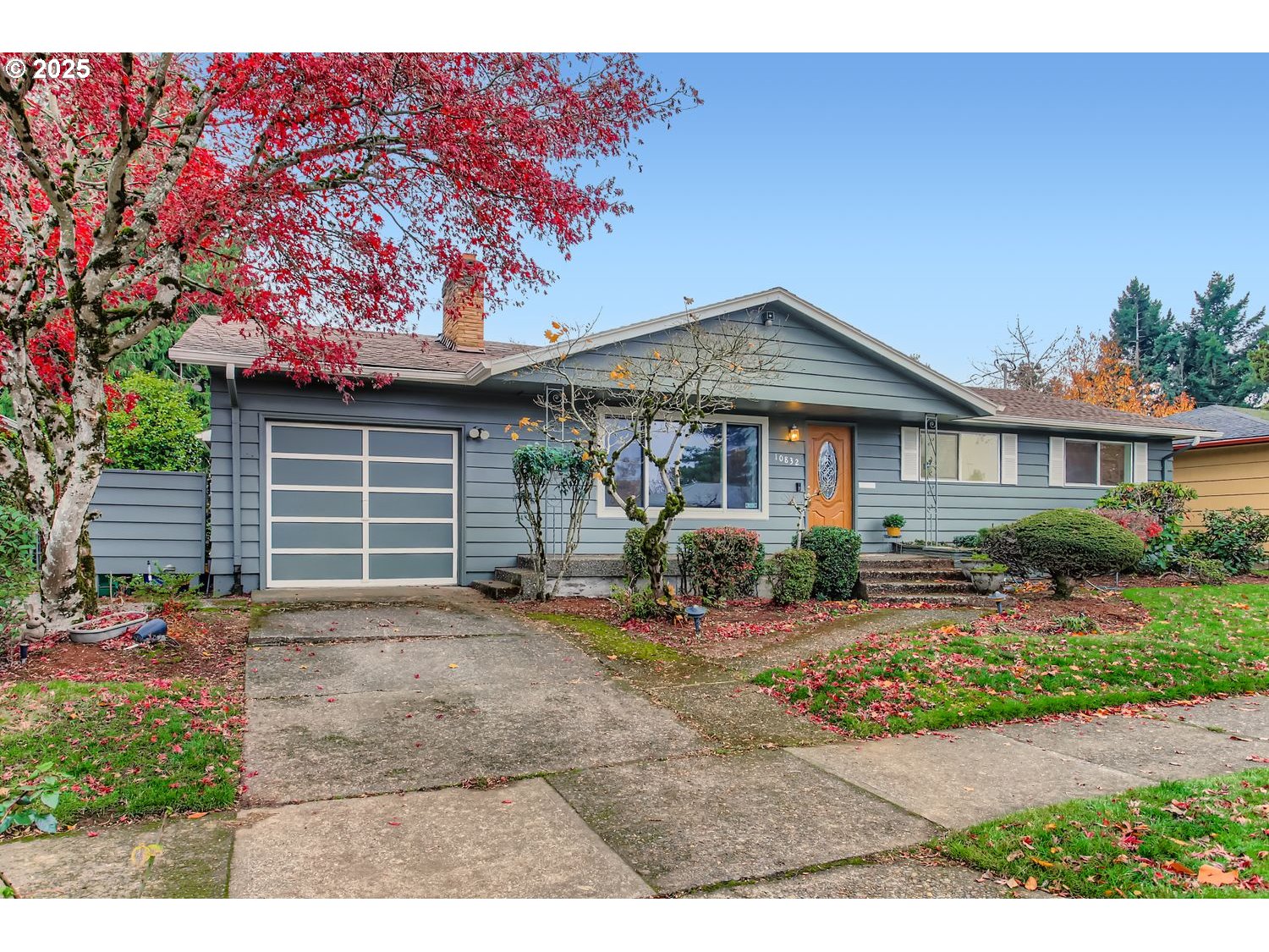10832 Southeast Stephens Street Portland, OR 97216 - Photo 2 of 36 a front view of a house with a garden