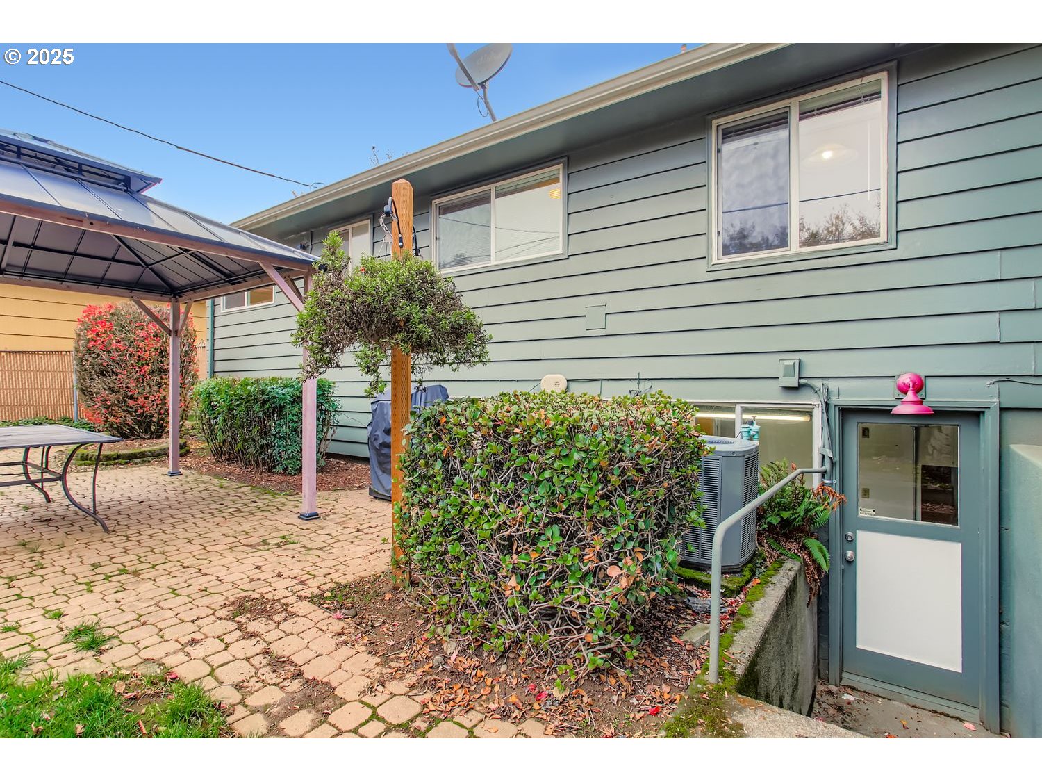 10832 Southeast Stephens Street Portland, OR 97216 - Photo 27 of 36 a view of a backyard