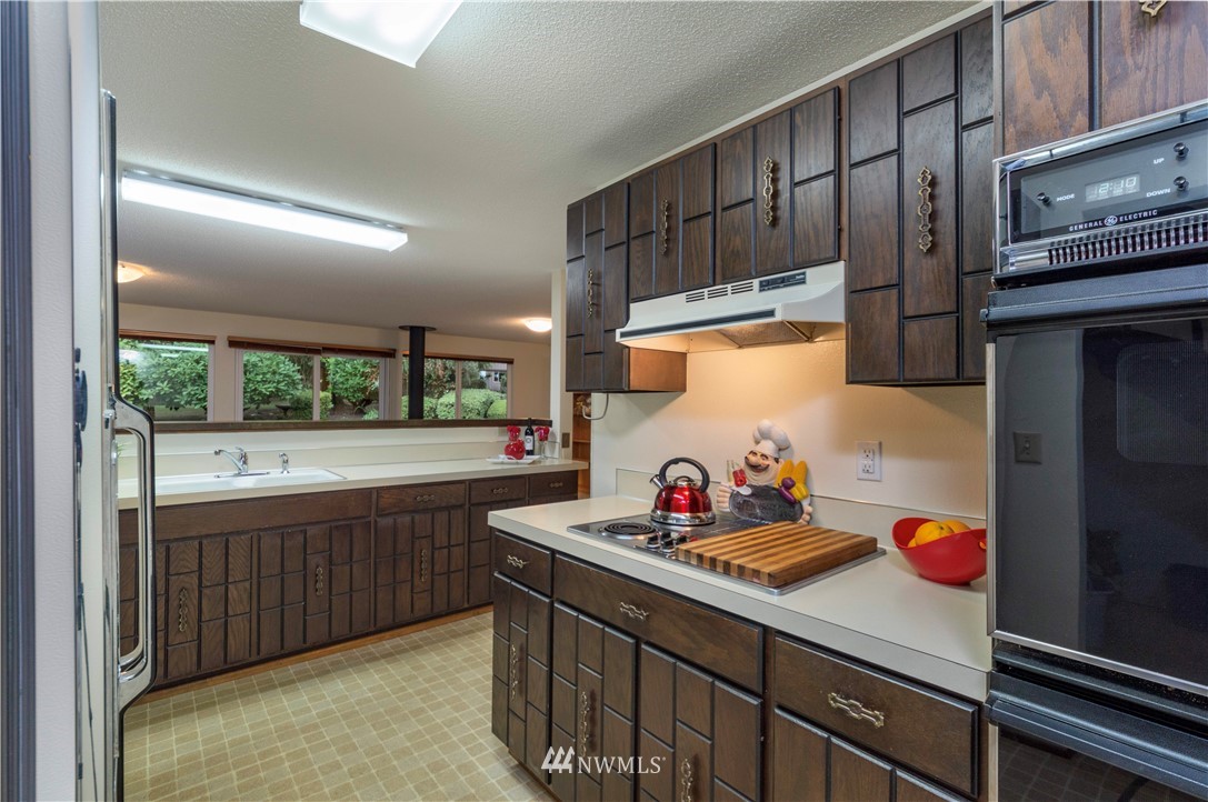9022 Ridgeview Circle West University Place, WA 98466 - Photo 6 of 25 Gallery Image 6