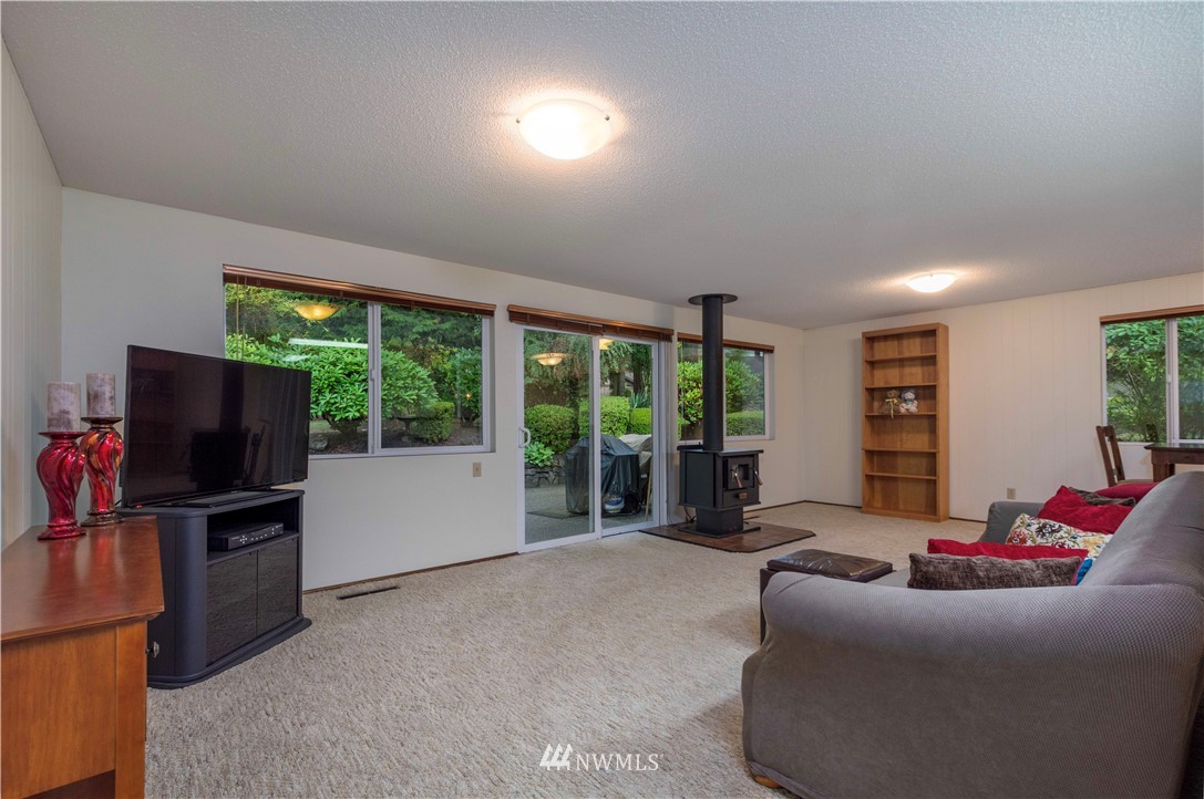 9022 Ridgeview Circle West University Place, WA 98466 - Photo 9 of 25 Gallery Image 9