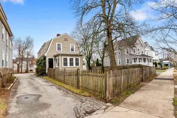 $865,000 | 1086-1088 Main Street, Wakefield, MA 01880