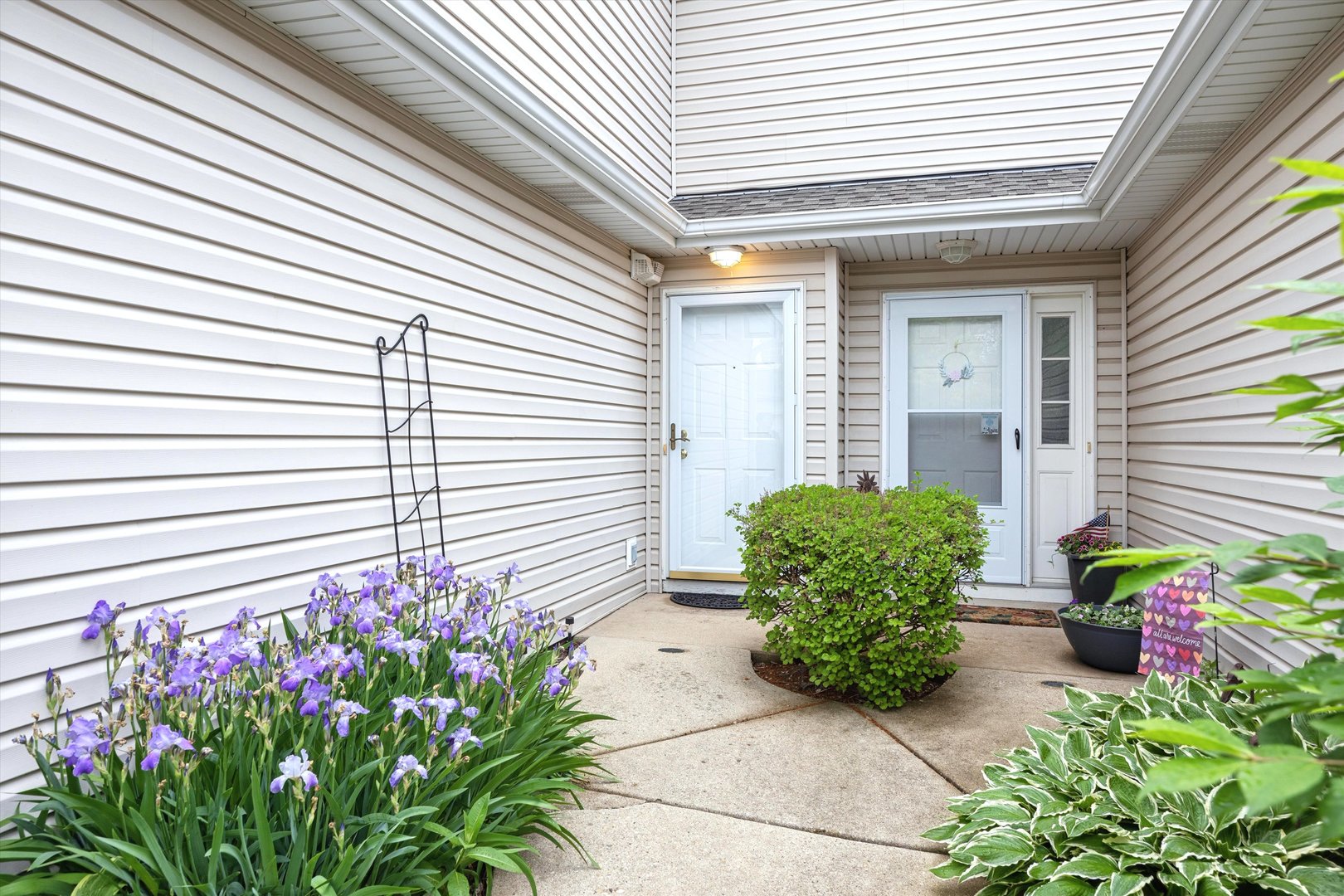 1673 Waterford Road North Aurora, IL 60542 - Photo 2 of 25