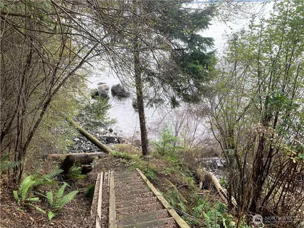 a view of an outdoor space