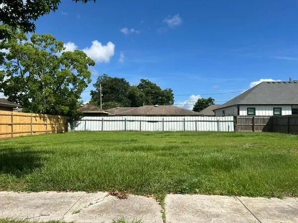 $32,000 | 2400 Legend Drive, Meraux, LA 70075