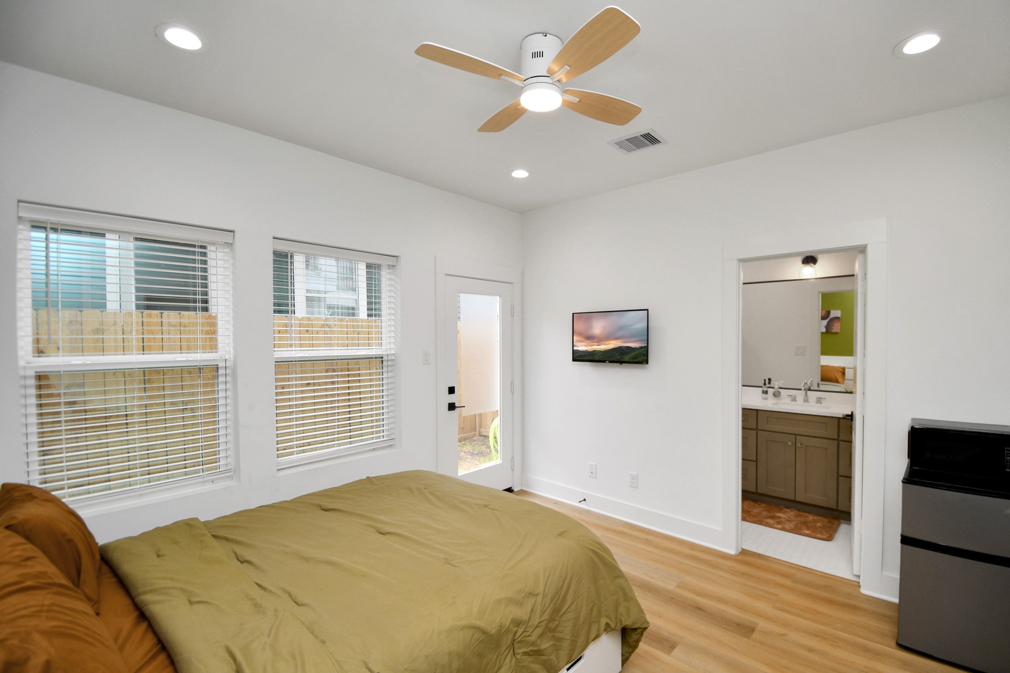 2015 Cochran Street Houston, TX 77009 - Photo 20 of 38