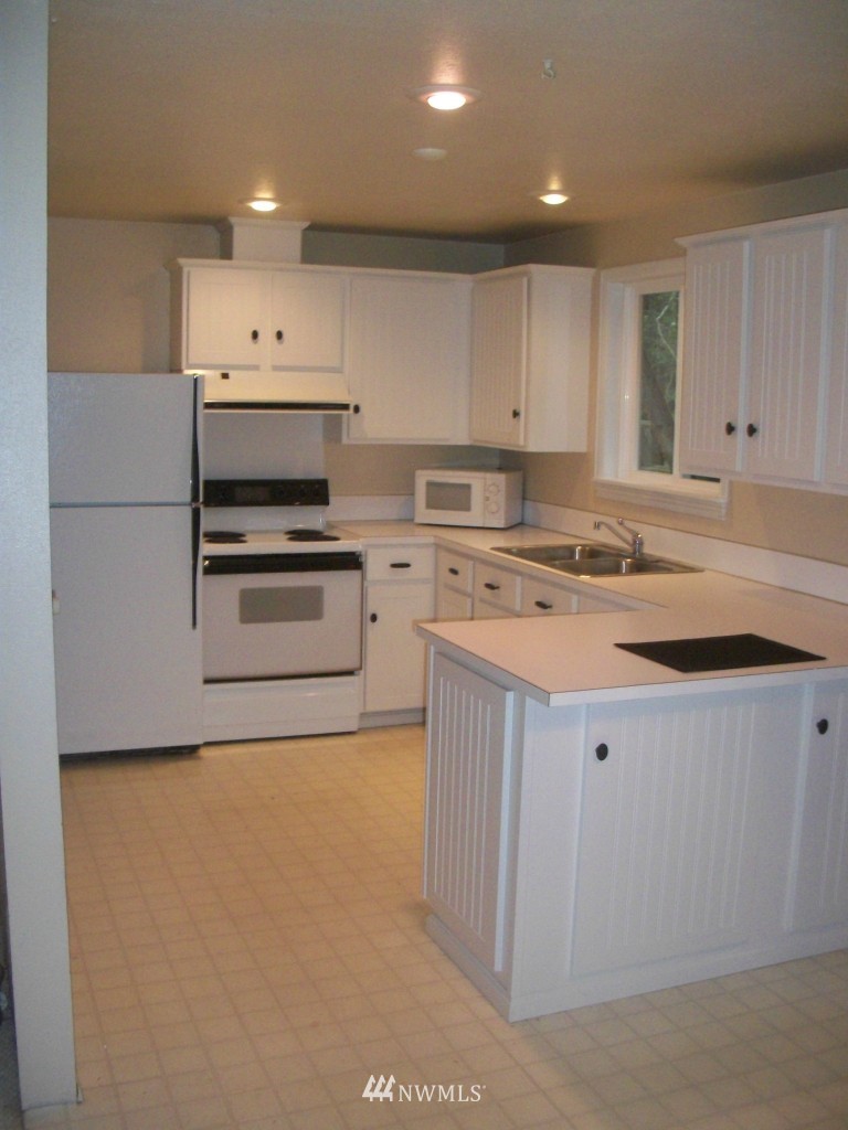 7871 Decatur Avenue Clinton, WA 98236 - Photo 3 of 9 Gallery Image 3