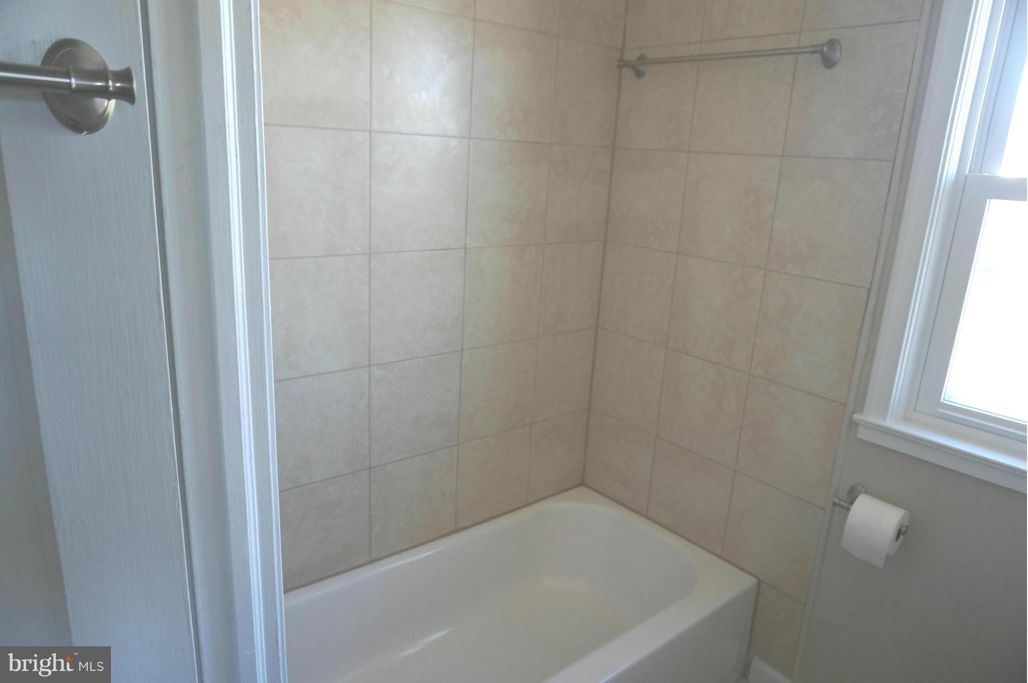 1607 Searles Road Baltimore, MD 21222 - Photo 11 of 26 Bath