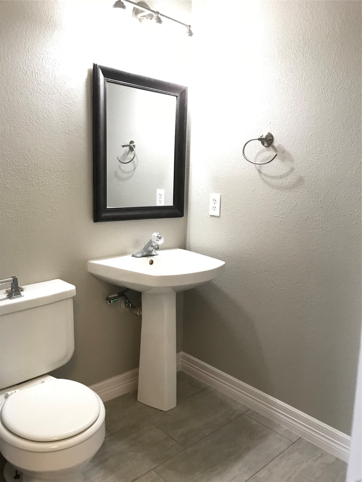5722 Fort Sumter Lane Houston, TX 77084 - Photo 14 of 22 a bathroom with a toilet sink and mirror
