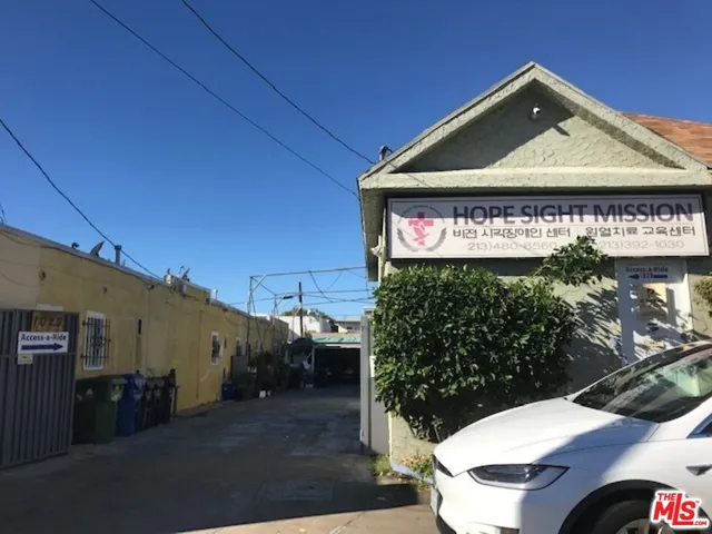 a view of a house with a outdoor space