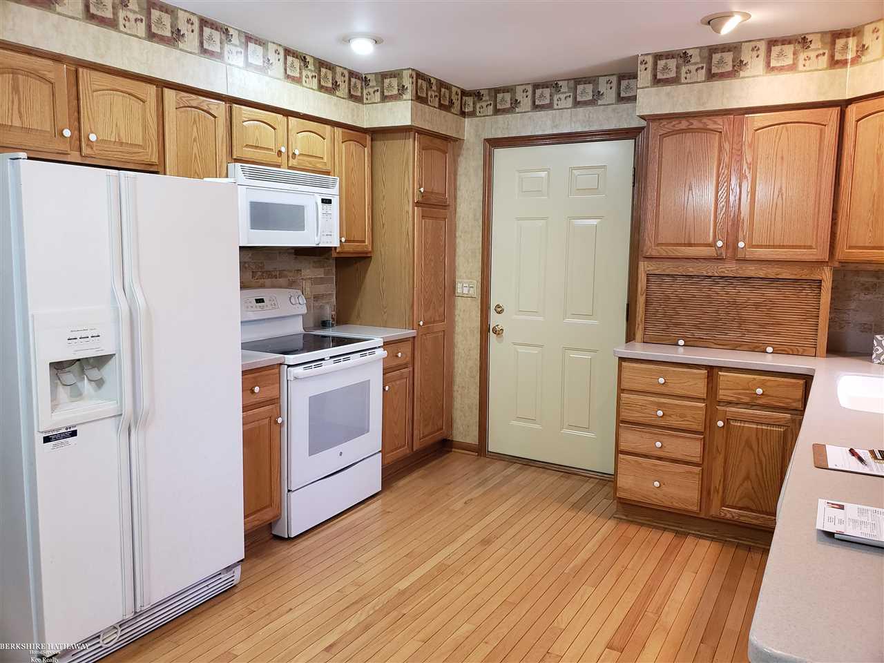 3393 East Sutton Road Dryden, MI 48428 - Photo 13 of 32 Hardwood flooring