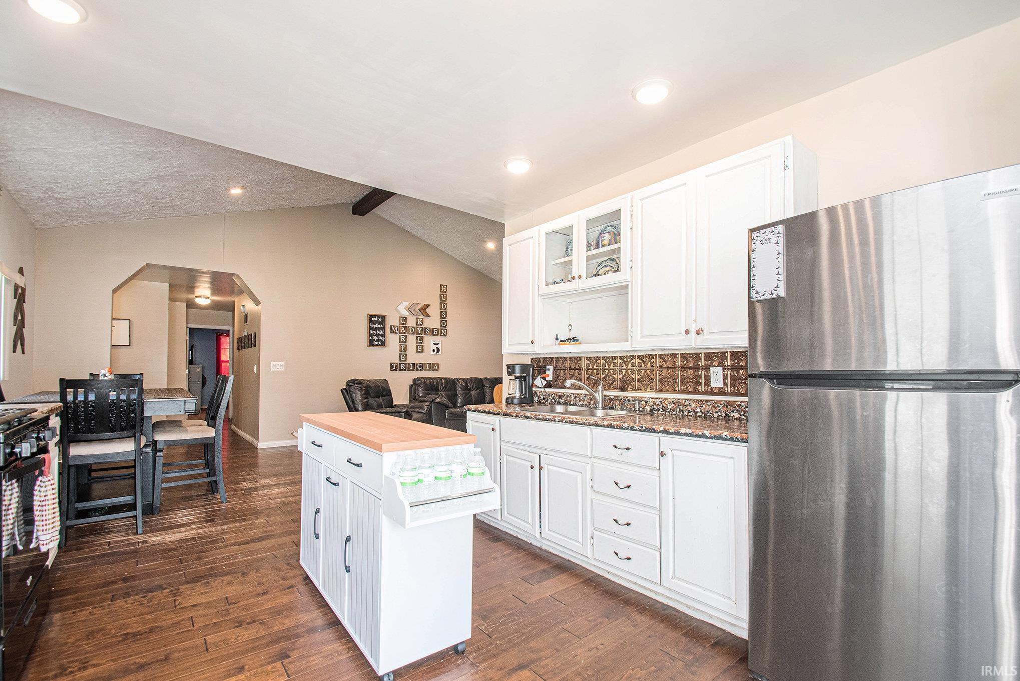 57502 Oakside Road Mishawaka, IN 46544 - Photo 3 of 25 Gallery Image 3