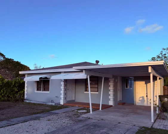 $2,500 | 926 North B Street, Lake Worth Beach, FL 33460