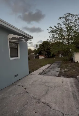 $2,500 | 926 North B Street, Lake Worth Beach, FL 33460