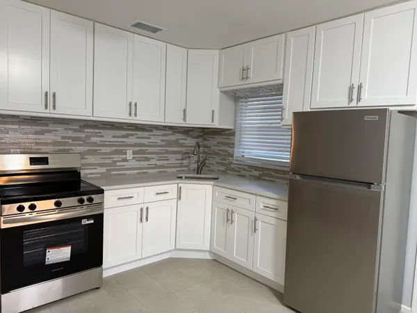 $2,500 | 926 North B Street, Lake Worth Beach, FL 33460