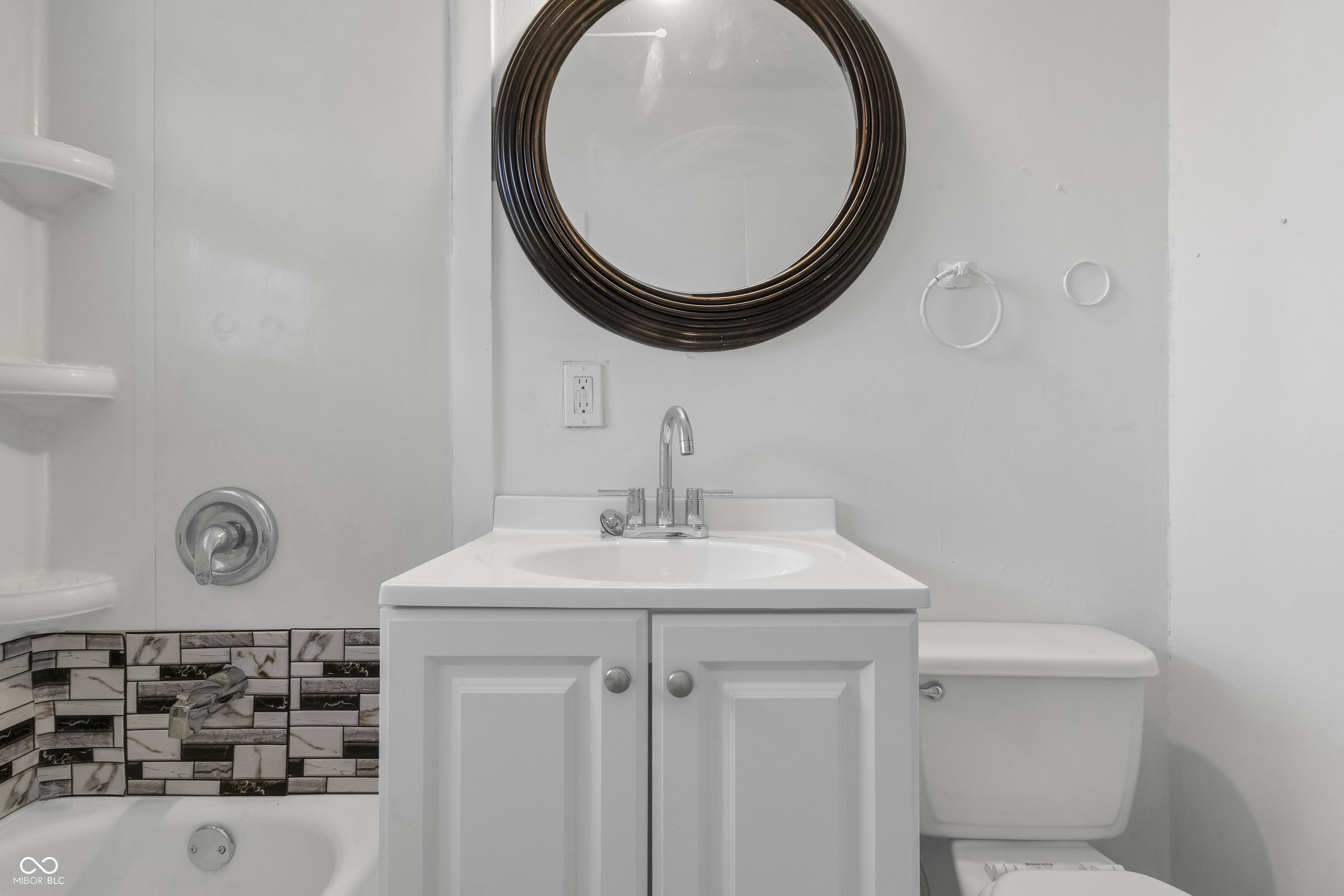 4249 Dubarry Road Indianapolis, IN 46226 - Photo 11 of 33