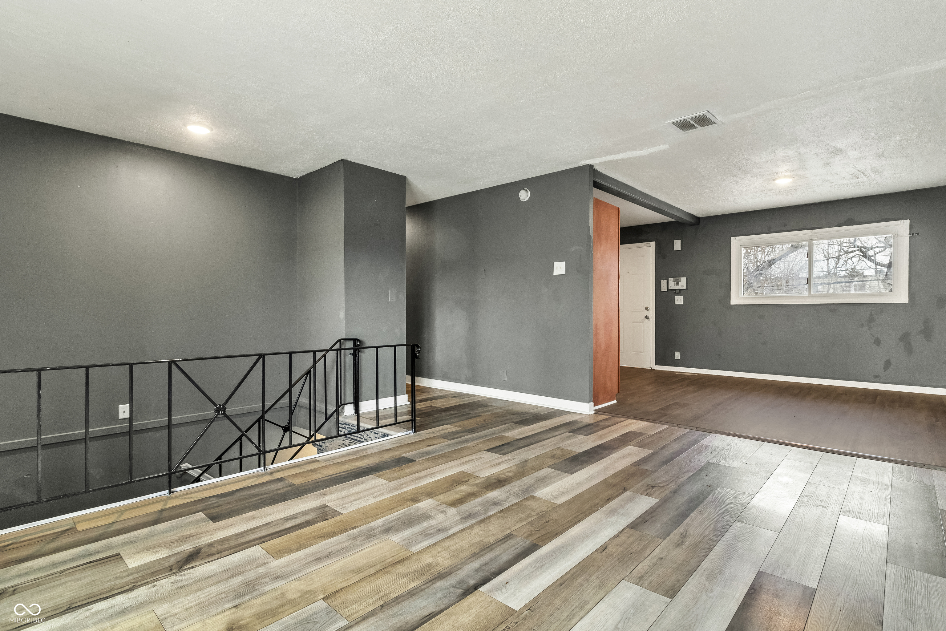 4249 Dubarry Road Indianapolis, IN 46226 - Photo 4 of 33