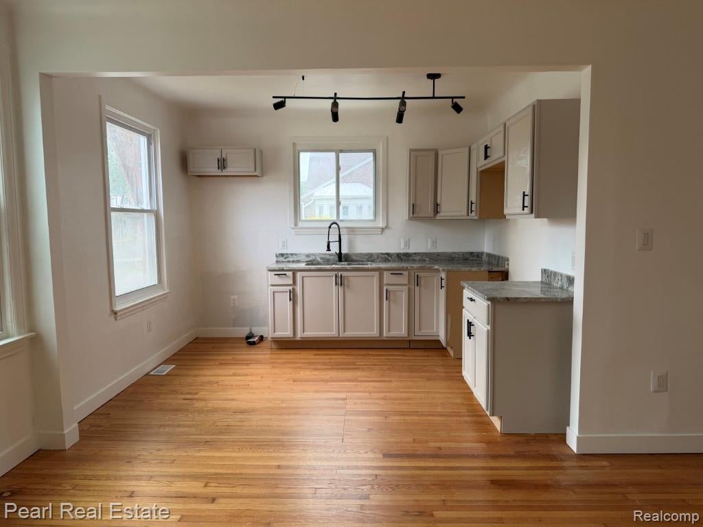 2s Santa Rosa Drive Detroit, MI 48221 - Photo 5 of 10 Gallery Image 5