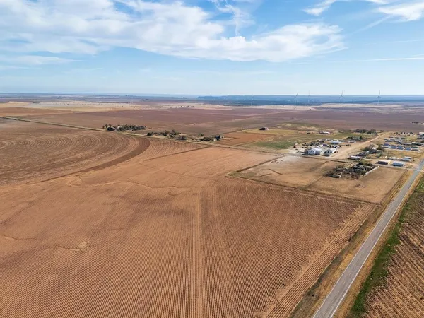 $57,958 | 212 Farm To Market Road, Tahoka, TX 79373