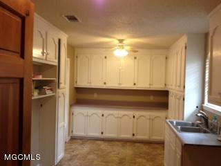 6124 Wildwood Road Moss Point, MS 39562 - Photo 7 of 23 IMG_1444 (1)
