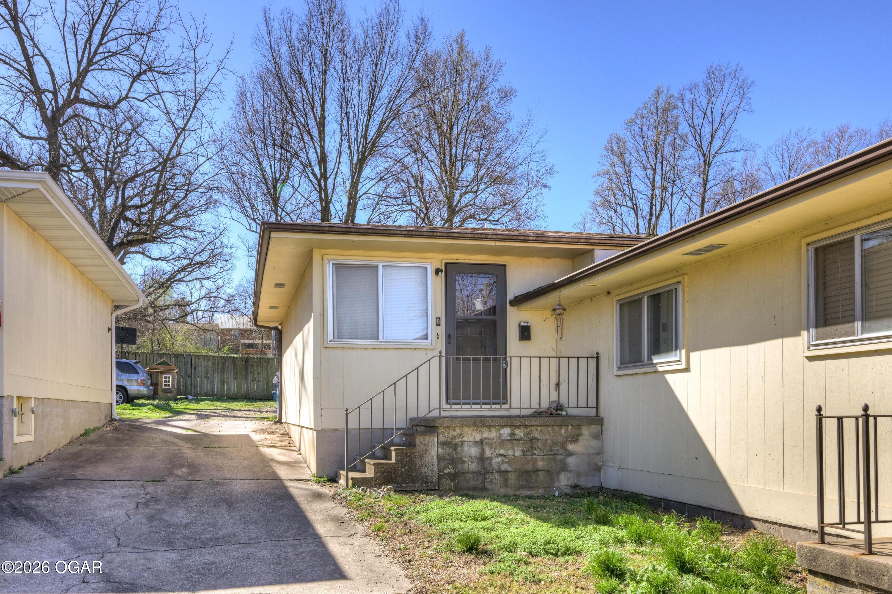 417 West Spring Street, Unit B Neosho, MO 64850 - Photo 1 of 1 001