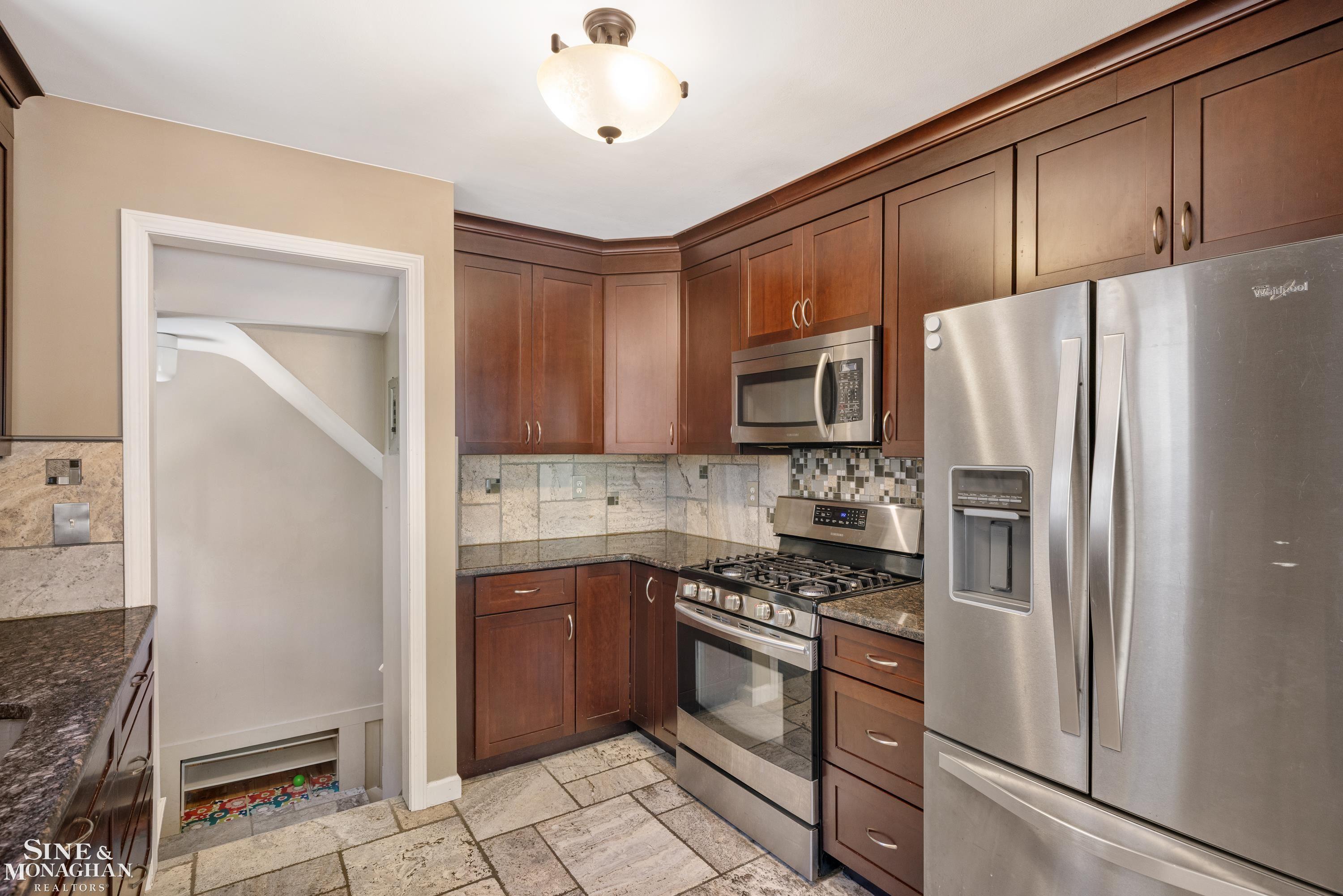 2073 Hampton Road Grosse Pointe Woods, MI 48236 - Photo 14 of 39