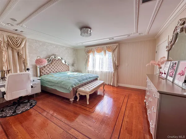 $2,480,000 | 4320 Glenwood Street | Little Neck