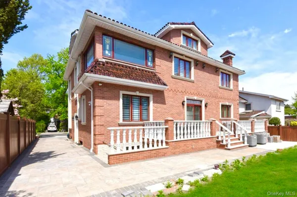 $2,480,000 | 4320 Glenwood Street | Little Neck