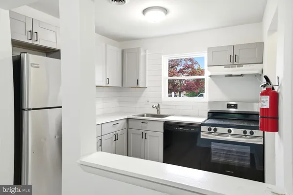 $1,900 | 1137 Kaye Court, Burlington, NJ 08016