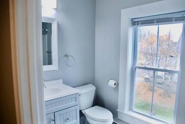 $1,950 | 34 Broadway, Pembroke, NH 03275