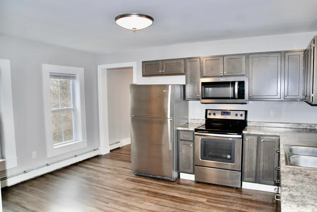 $1,950 | 34 Broadway, Pembroke, NH 03275