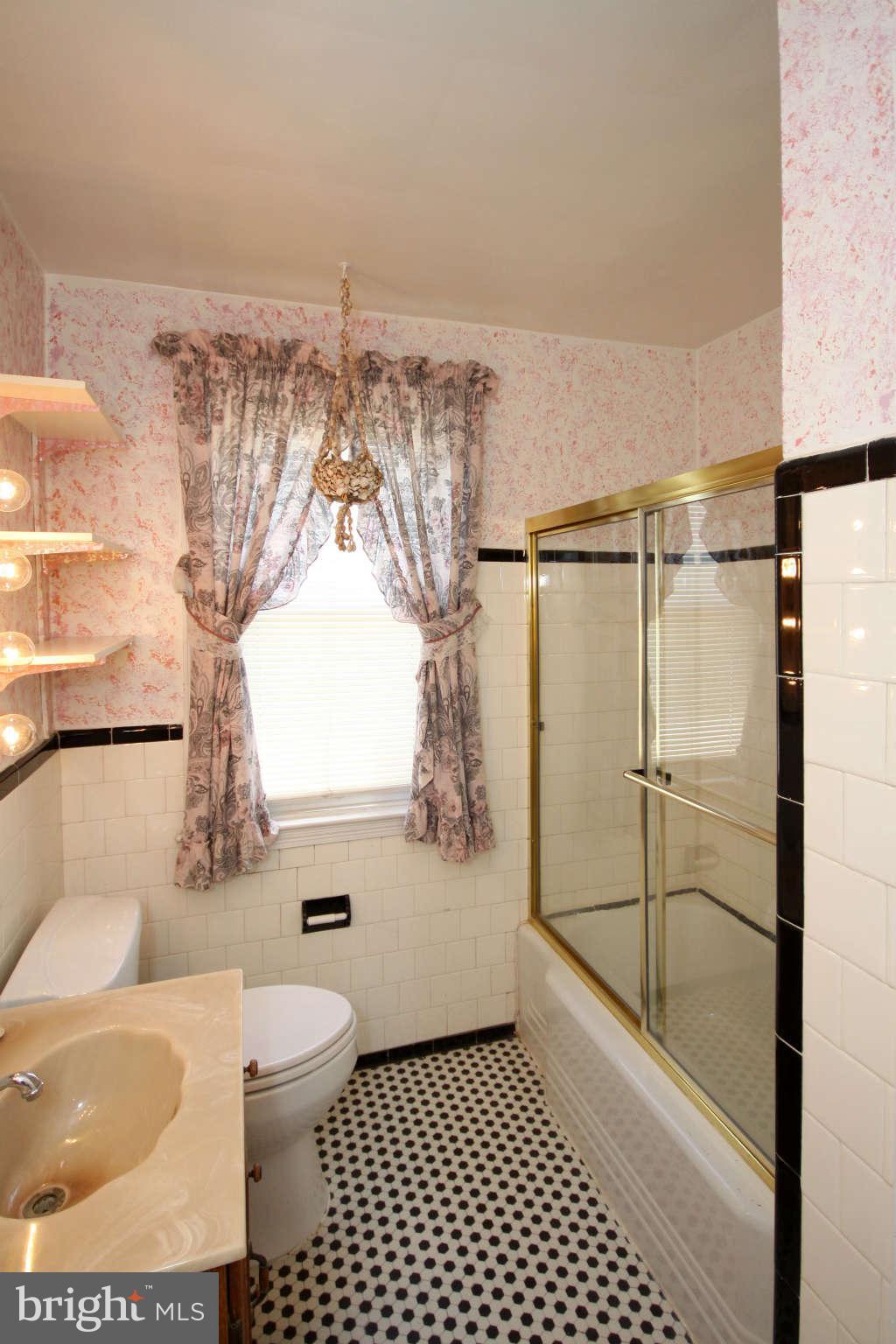 3924 Grantley Road Baltimore, MD 21215 - Photo 11 of 22 Bath