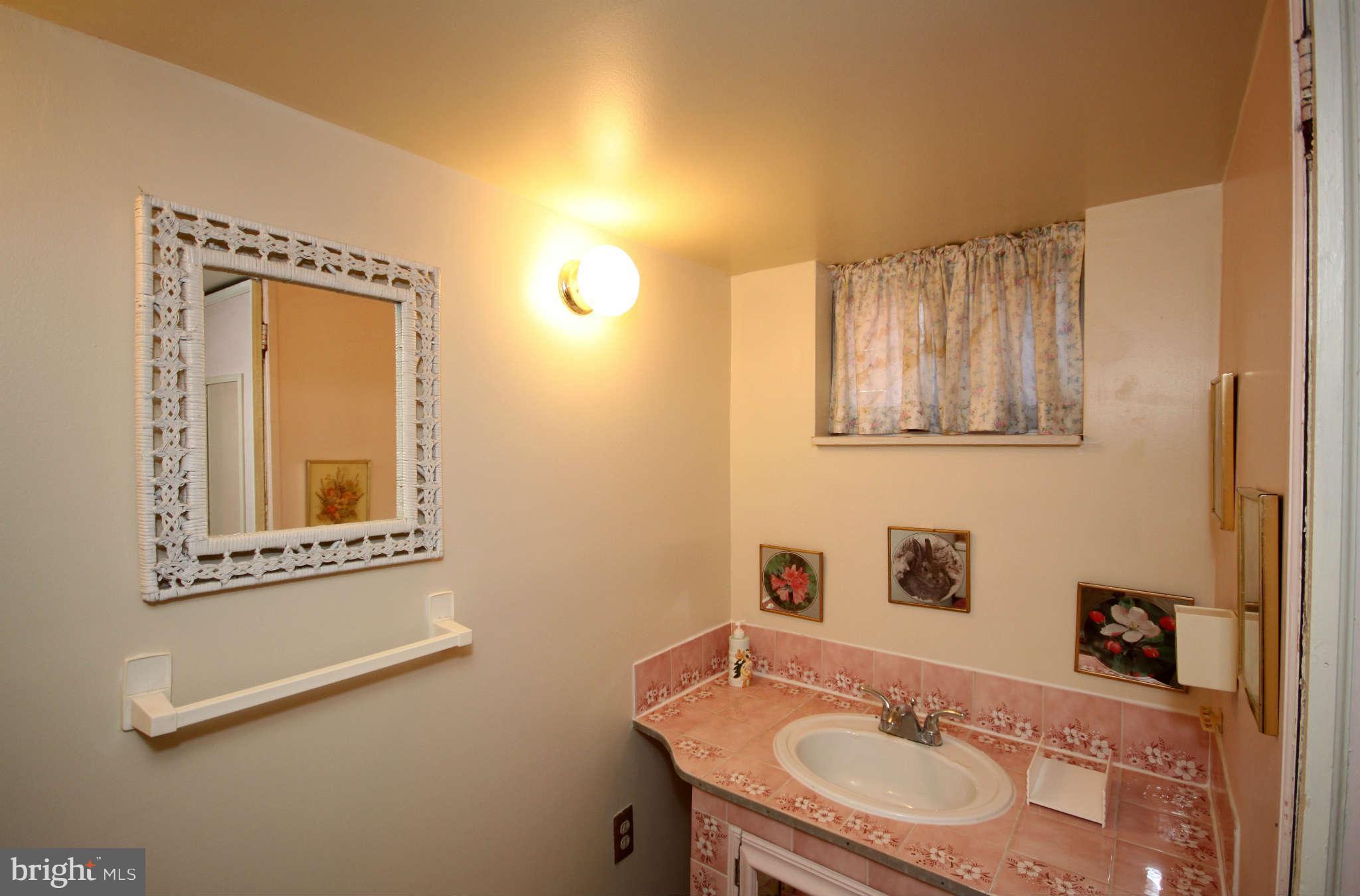 3924 Grantley Road Baltimore, MD 21215 - Photo 19 of 22 Bath