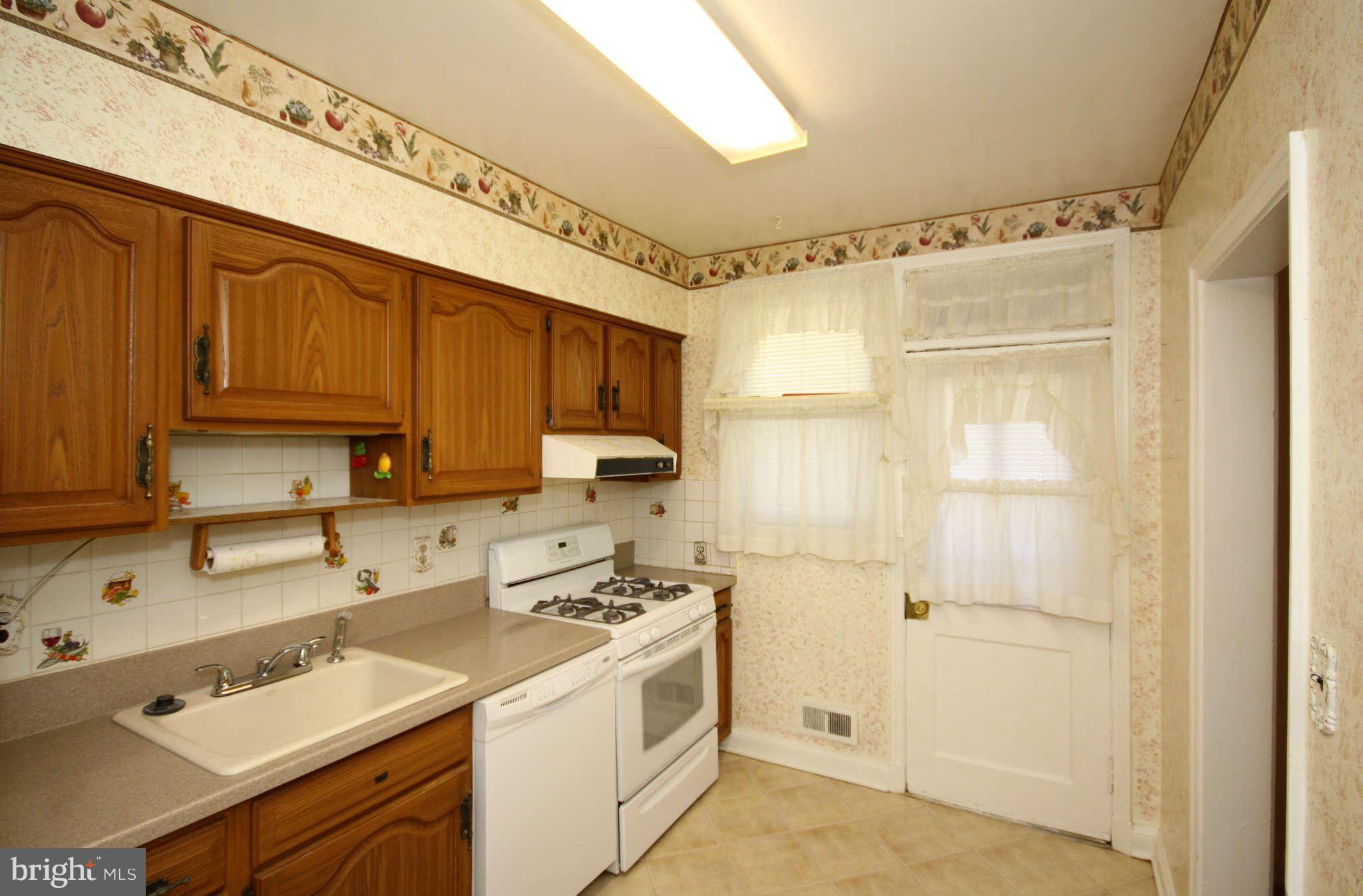 3924 Grantley Road Baltimore, MD 21215 - Photo 8 of 22 Kitchen